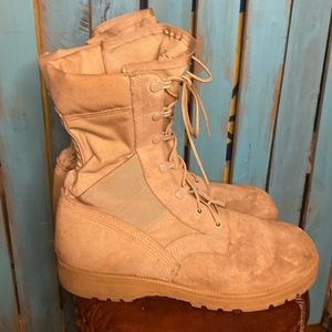 Wellco tan desert combat boots Vibram soles size 9.5 XW